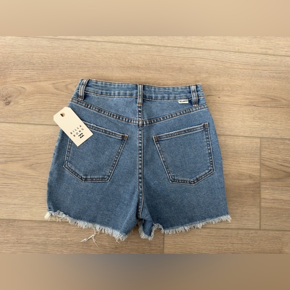 BILLABONG Blue Jean Shorts High-Waisted Frayed Hem 🩵🤍
*NEW WITH TAGS 🏷️ - Picture 7 of 8